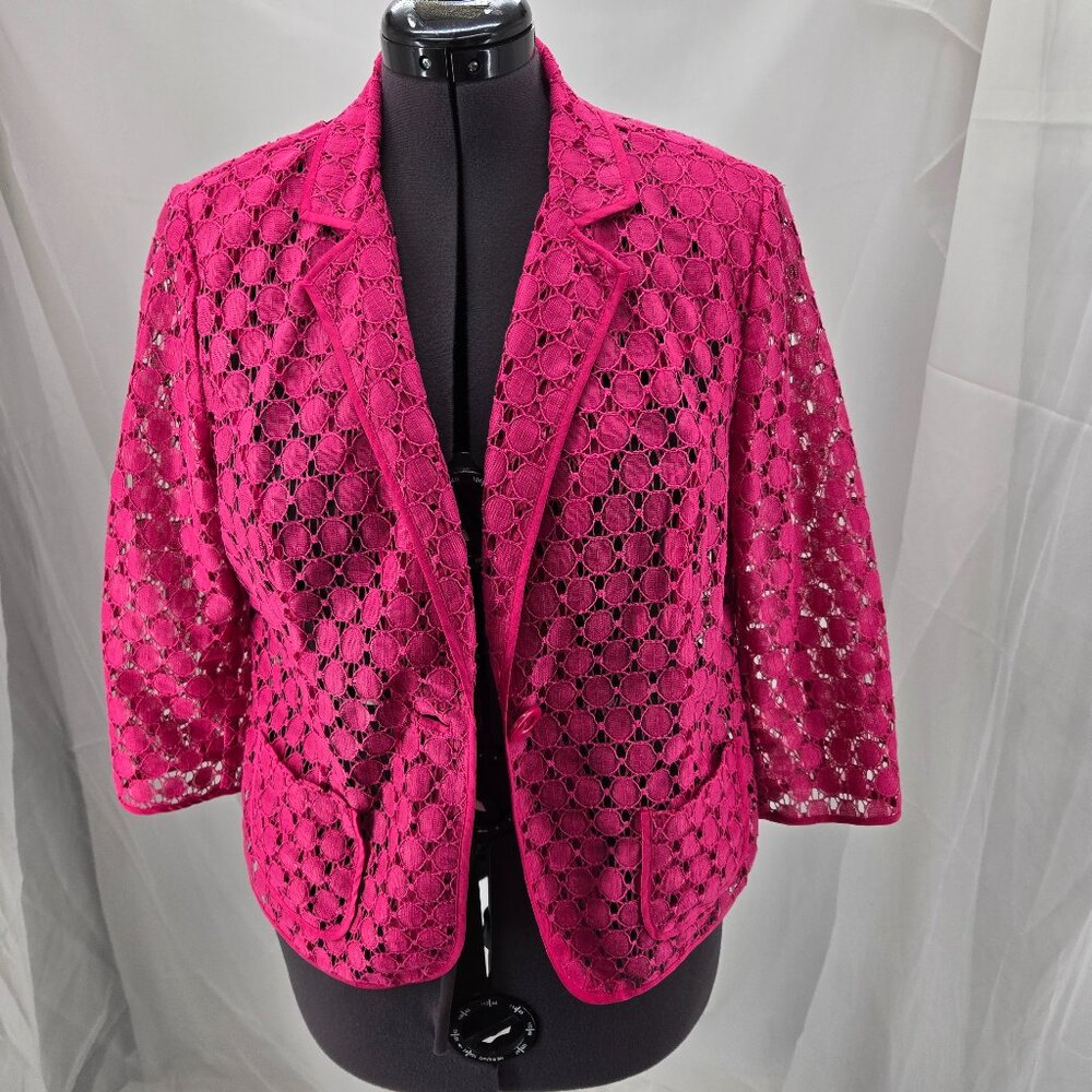 76-26 Chico’s Hot Pink textured lace 3/2 sleeve jacket Blazer Size 2 (12, L)